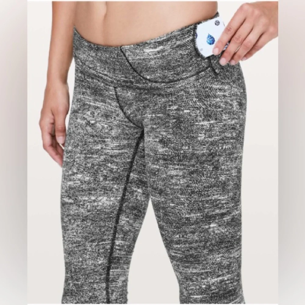 Lululemon Wunder Under Crop (Hi-Rise) *21" Rush Jacquard Black White - Picture 4 of 4